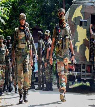 भारत आणि पाकिस्तान  यांच्यात तणाव वाढला