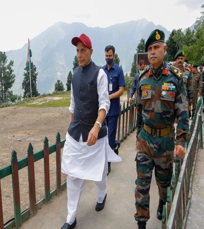 राजनाथ सिंह युद्ध तयारीचा आढावा घेण्यासाठी  जम्मूच्या दौऱ्यावर